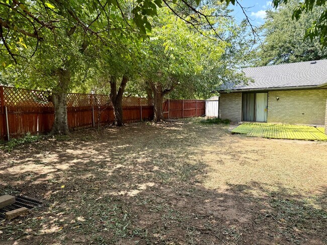 Building Photo - 6612 Crow Cir