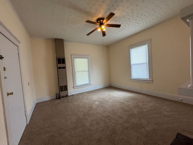 Building Photo - MOVE-IN READY!