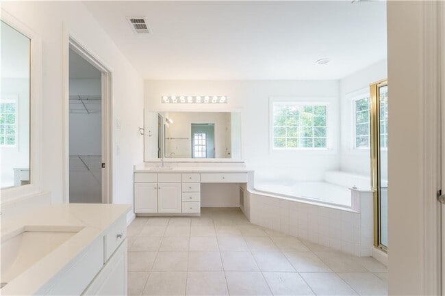Building Photo - 3272 Pomarine Ln NW