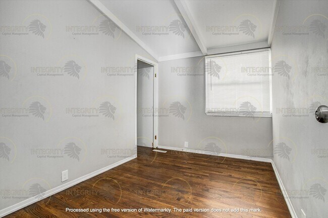 Building Photo - 4809 Farley Ave