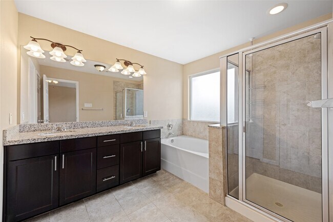 Building Photo - 17123 Wilthorne Gardens Ct