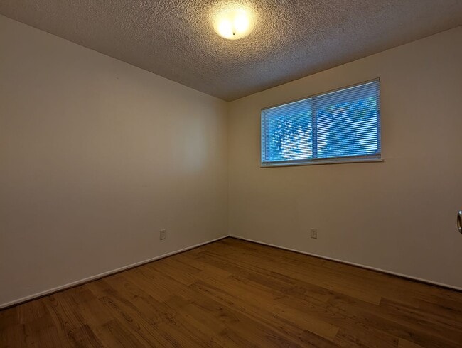 Building Photo - 3-bedroom, 1-Bath Duplex On a Corner Lot In The Bethel Area