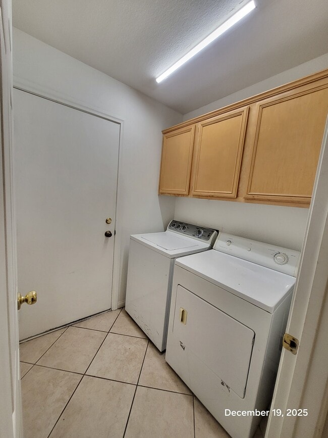 Building Photo - 9965 Mardagen St