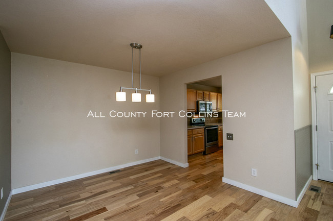 Building Photo - Like-New Town Home in Harvest Park