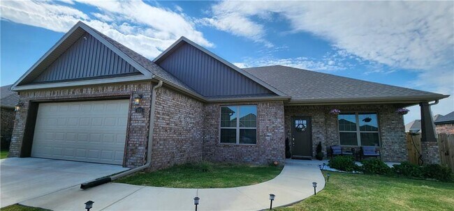 Primary Photo - 1001 Ashmore Lndg Lp