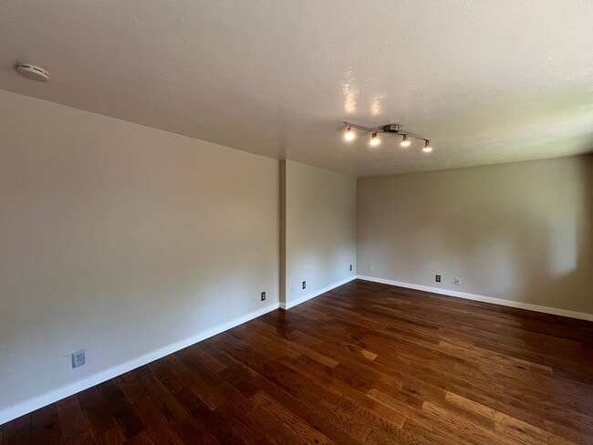 Building Photo - Elegant Four Bedroom Home