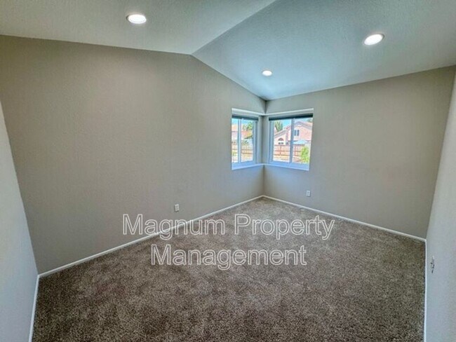 Building Photo - 39739 Creative Dr