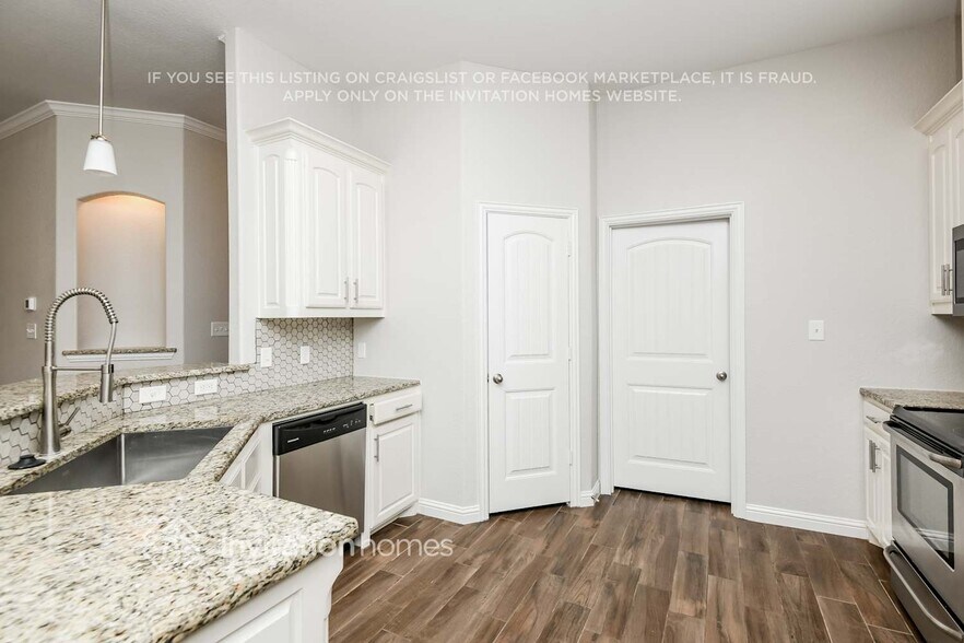 Building Photo - 308 Red Dr