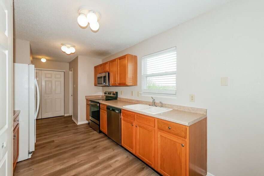 Building Photo - 2344 Summerwood Ln