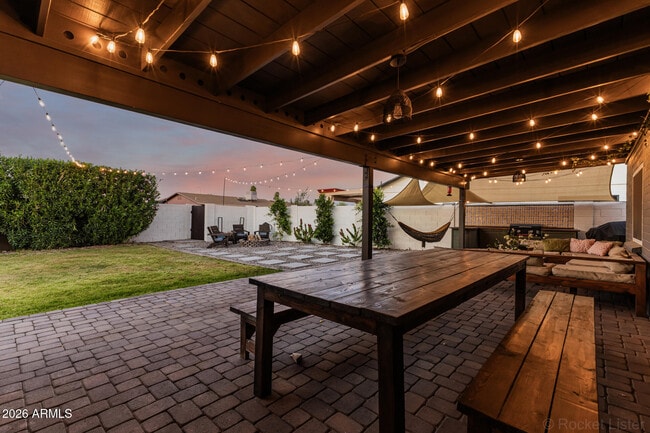 Building Photo - 2200 N Los Altos Dr