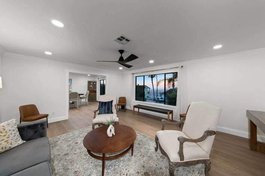 Building Photo - 4367 Summit Dr