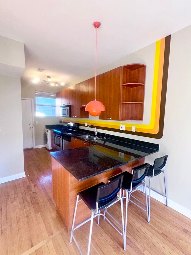 Building Photo - 1334 W Estes Ave