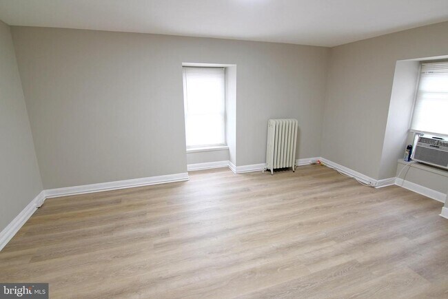 Building Photo - 617 Ford St