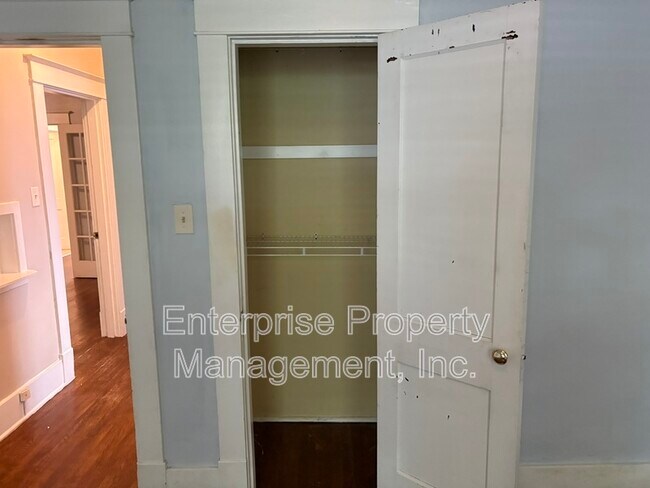 Building Photo - 2371 Parkway Pl