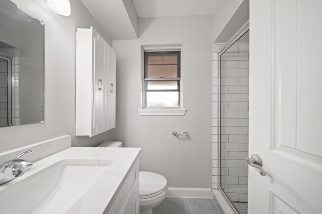 Building Photo - 5013 Camden Ln