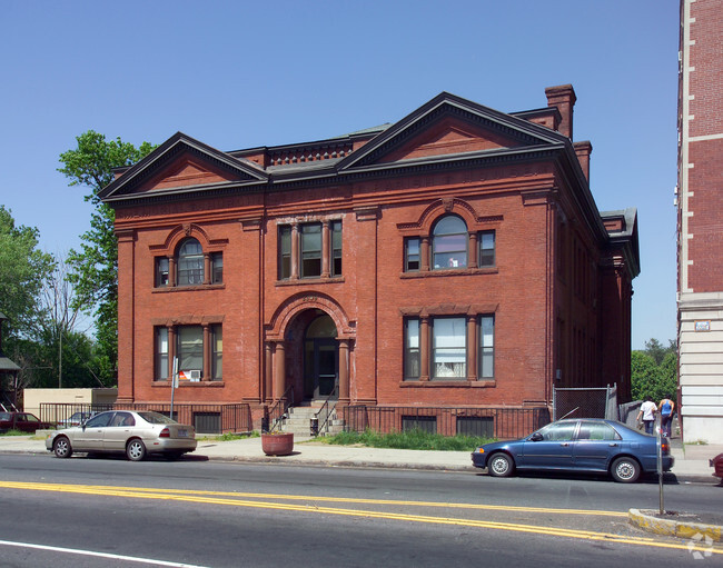 Building Photo - Memorial Parish House