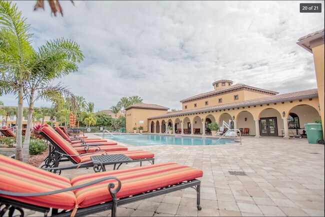 Building Photo - 719 Simeon Dr