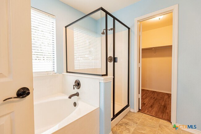 Building Photo - 2019 Woodway Dr