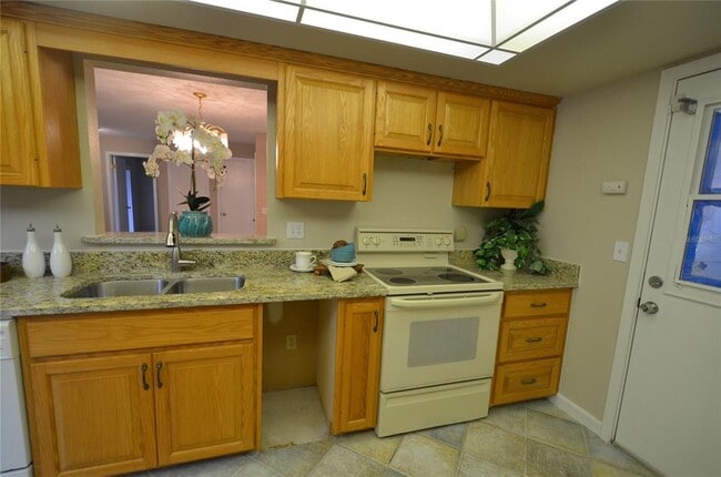 Building Photo - 5057 Bermuda Cir