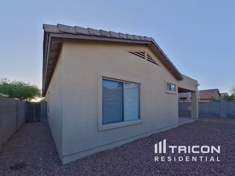 Building Photo - 7215 S 38th Dr