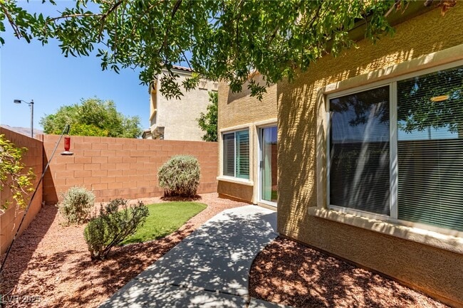 Building Photo - 10275 Headrick Dr