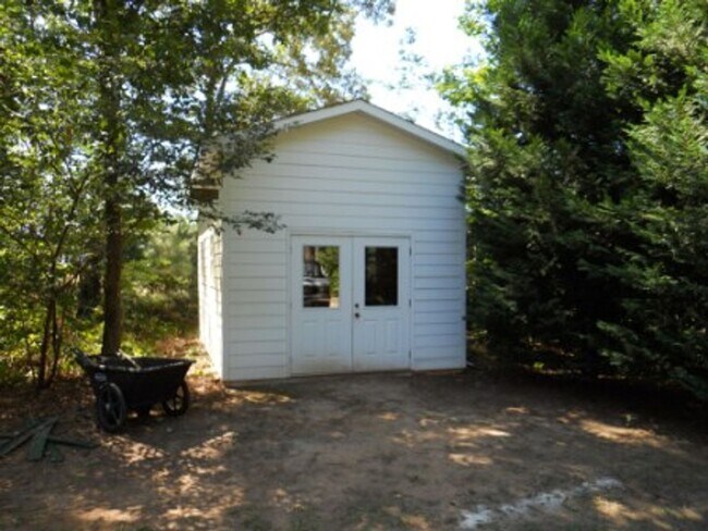 Building Photo - 4 Bedroom House next to Washington Farms