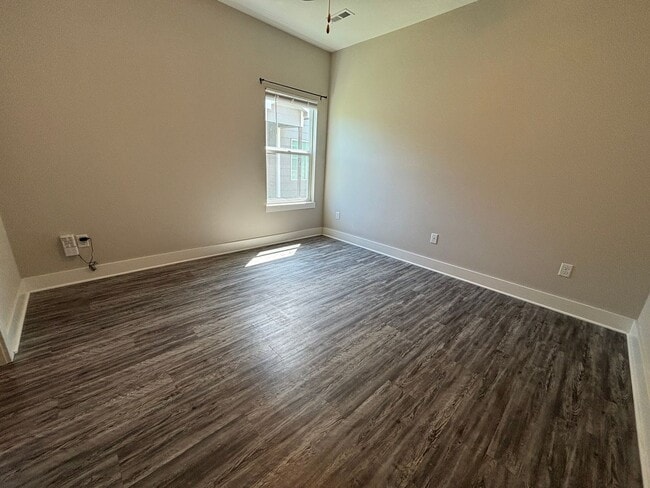 Building Photo - Spacious 3BR Home with Granite Kitchen & Covered Patio Near 53rd & Meridian