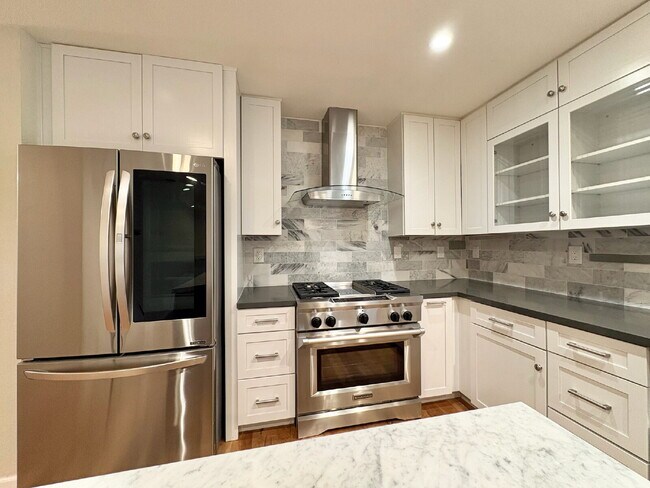 Building Photo - Spacious 3 Bedroom Gilroy Home with AC  & Attached Garage