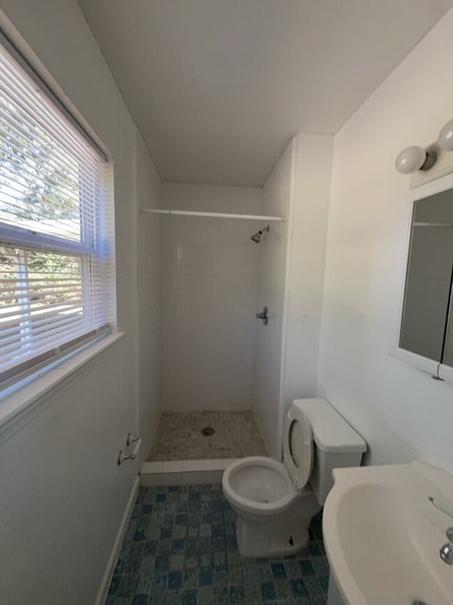 Building Photo - 415 Sterling Rd