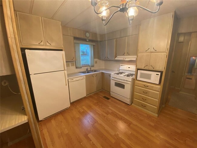 Building Photo - 704 Coachwood E