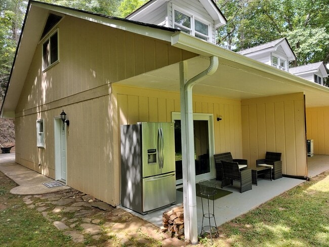 Building Photo - 487 N Country Clb Dr