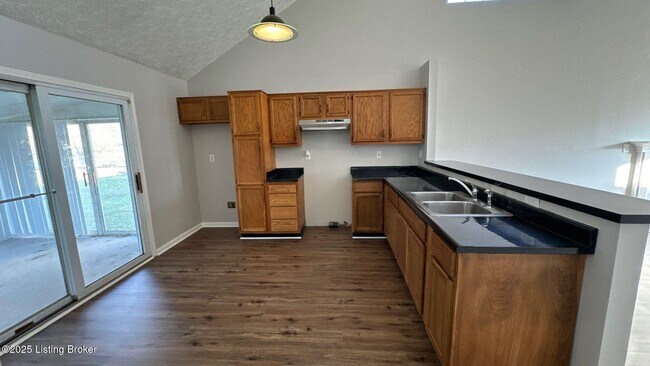 Building Photo - 3905 Handley Ave