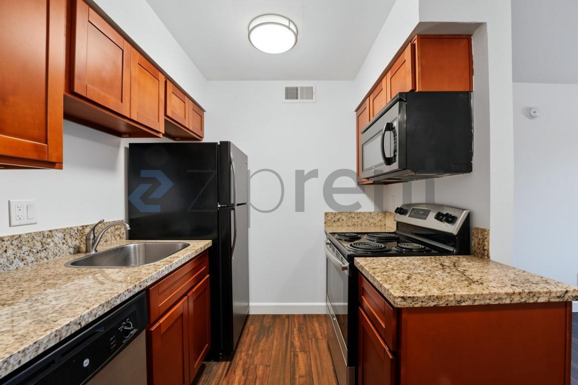 Building Photo - Unit B213