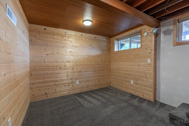 Building Photo - 32345 Baumgardner Ln