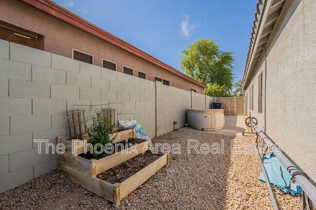 Building Photo - 2823 E Tulsa St