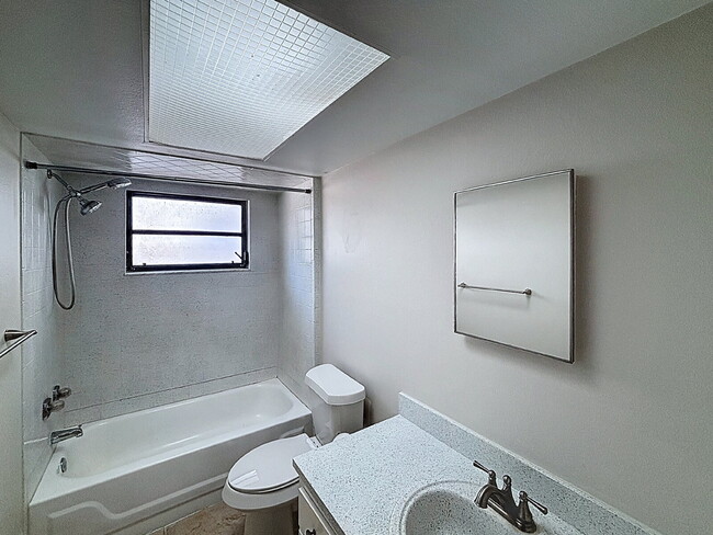 Building Photo - 10597 101st Ave