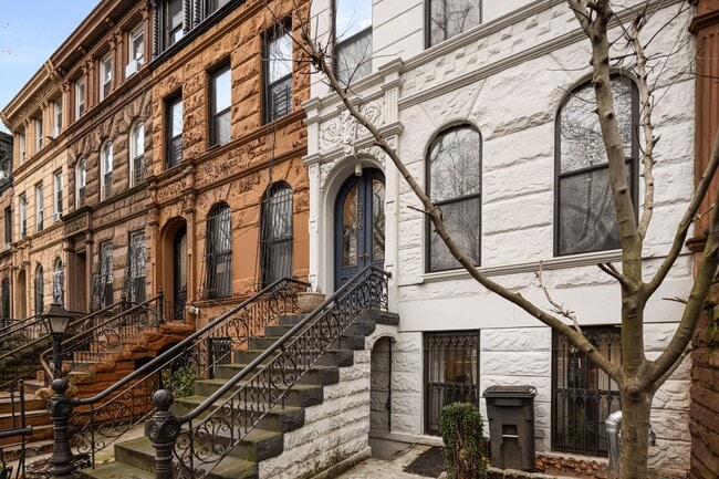 Building Photo - 276 Halsey St