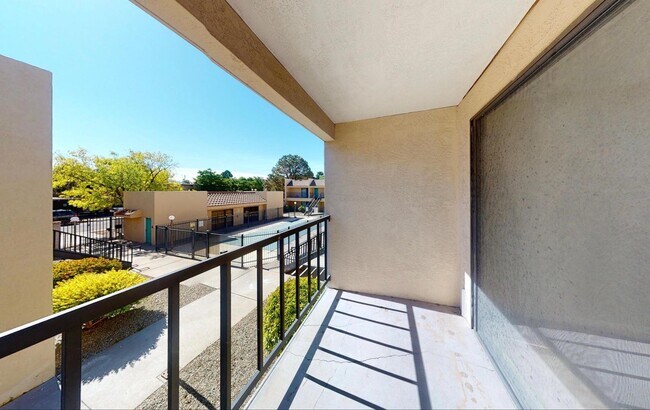 Building Photo - 1025 Valencia Dr SE