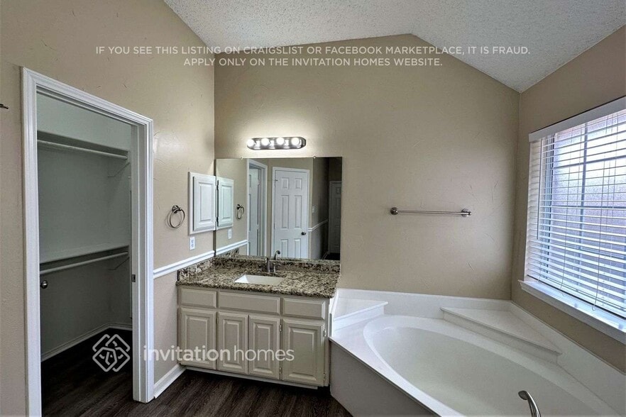 Building Photo - 1501 Hunter Ct