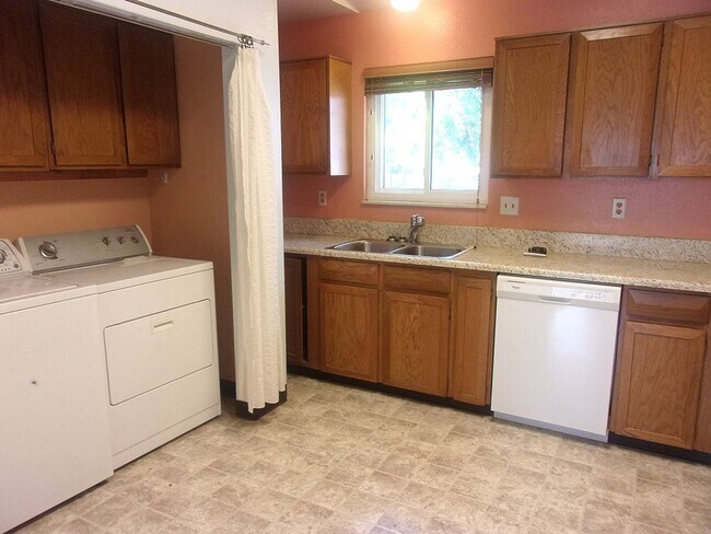 Building Photo - Charming 3-Bedroom Home in a Quiet Fort Collins Neighborhood