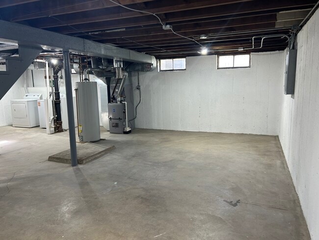 Building Photo - 510 S Alfred Ave