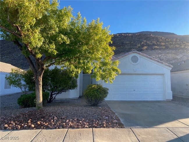 Primary Photo - 355 Yacht Ave