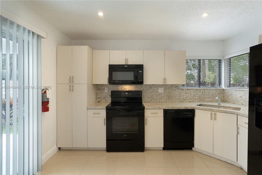 Building Photo - 9587 SW 148th Avenue Cir S