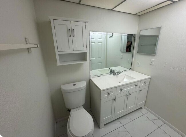 Building Photo - 3300 Fox Chase Cir