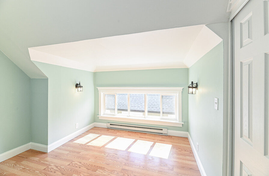 3rd Floor Bedroom - 1821 E Olive St
