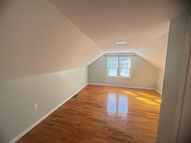 Building Photo - 3 Bedroom home on the NW side of Grand Rapids