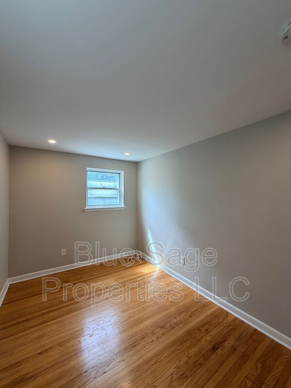 Building Photo - 4424 Bloomfield Ave