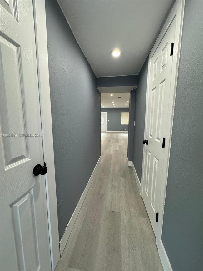 Building Photo - 635 N 28th Ave