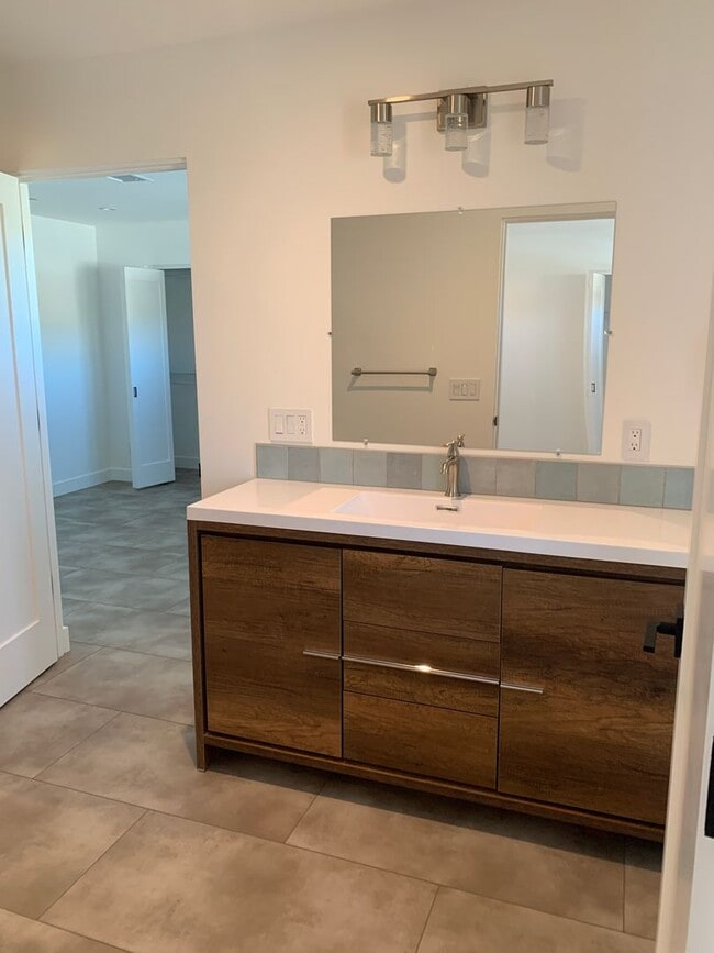 Building Photo - Clear Point Home - Ventura- Ocean Views - 4+3.5