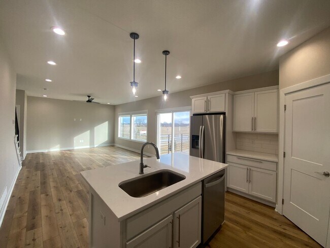 Building Photo - Luxury Newer Construction Home!